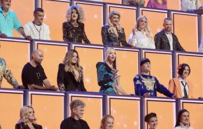 Співають всі