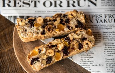 Пирог панфорте с сухофруктами и орехами