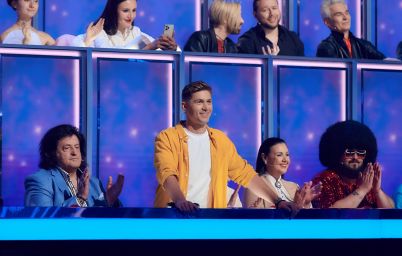 Співають всі