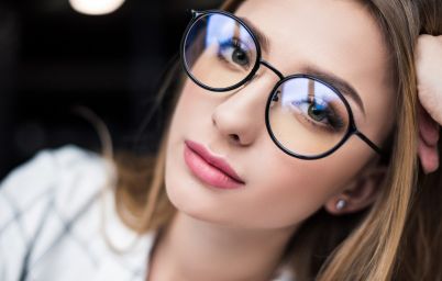 дергается глаз