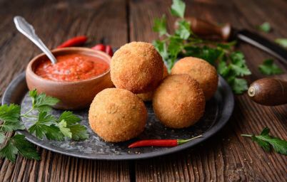 Аранчини с ветчиной и моцареллой