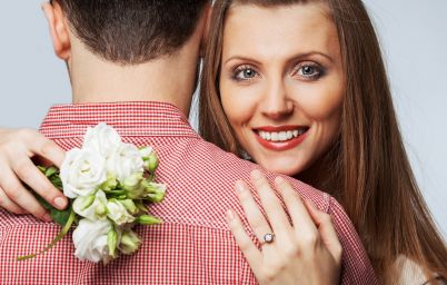 мужчина любит