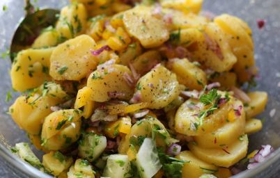 Салат с картофелем и скумбрией