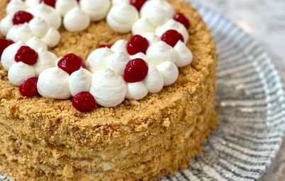 Ягодный медовик