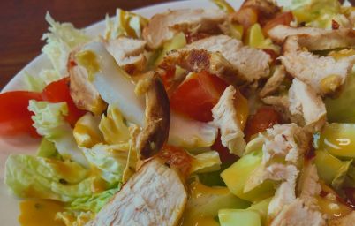 Салат с мясом и карамелизированной грушей