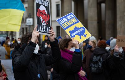 українці