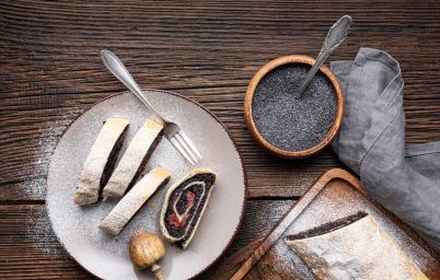 Завиванець із маком і вишнею