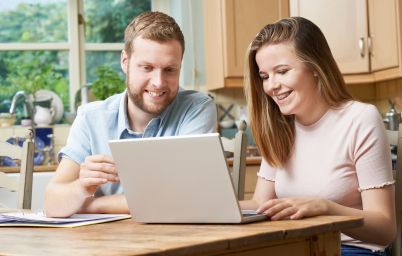 дорослими чоловіками