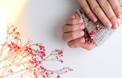 Маникюр на Пасху 2024