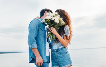 Плюсы и минусы отношений с красивым мужчиной