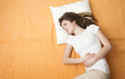 пмс месячные грустная девушка