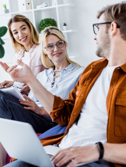 Как вести себя в незнакомой компании