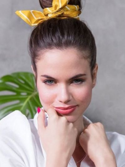 8 стильных летних укладок для коротких волос, которые можно сделать дома