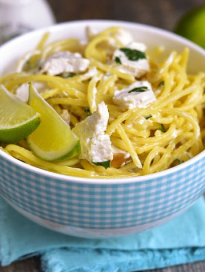 спагеті з куркою та кокосовим молоком