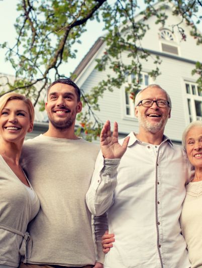 Как удержать на карантине пожилых людей