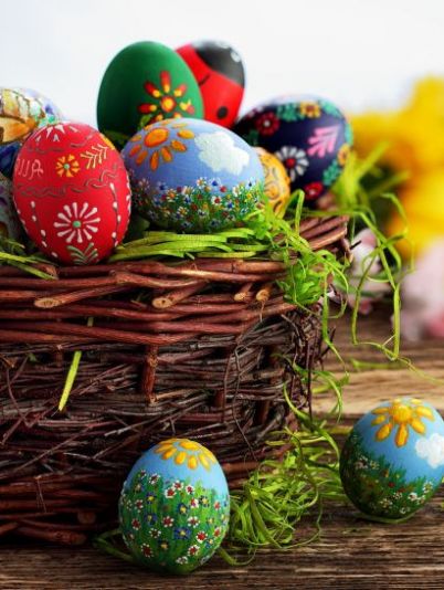 Как покрасить яйца на Пасху