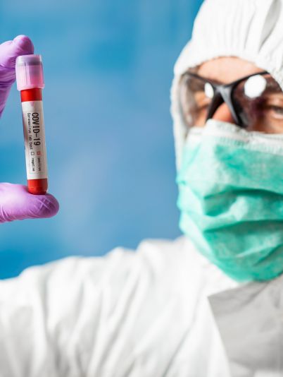 Осторожно – фейк: 4 распространенных мифа о лекарстве против коронавируса