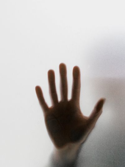 Что нельзя трогать руками