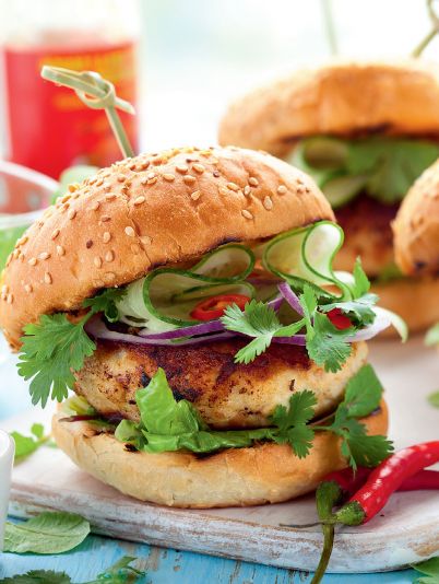 Бургер с котлетой гриль из свиного фарша