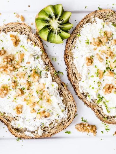 Сирна паста із зеленню та часником