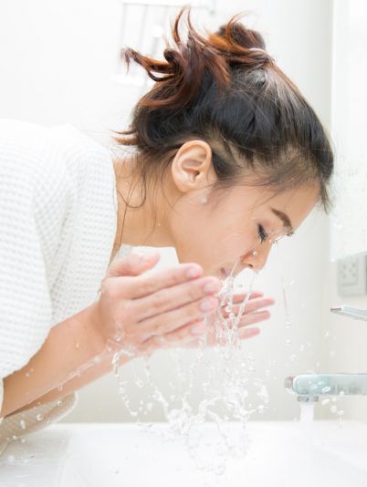 Как правильно смывать макияж