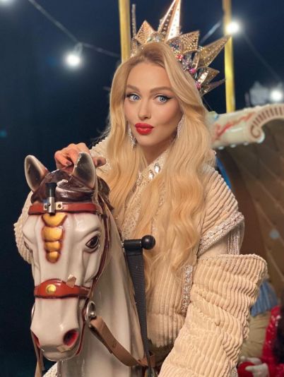 Оля Полякова