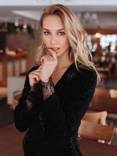 Лера Товстолес