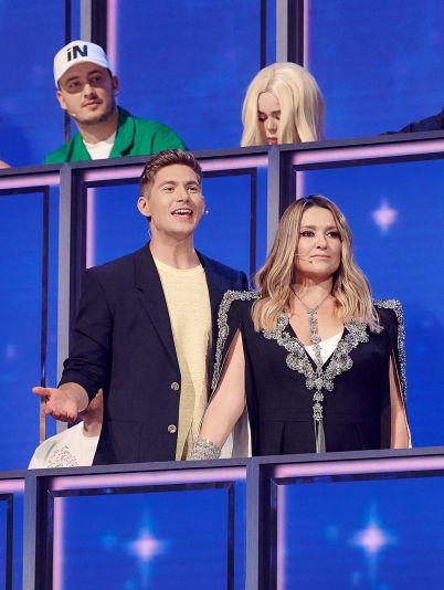 Співають всі