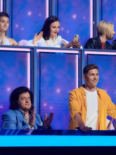 Співають всі