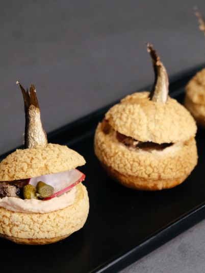 Шу з паштетом із копченої салаки