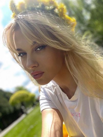 Оля Полякова