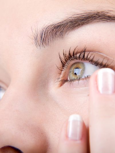 сіпається око