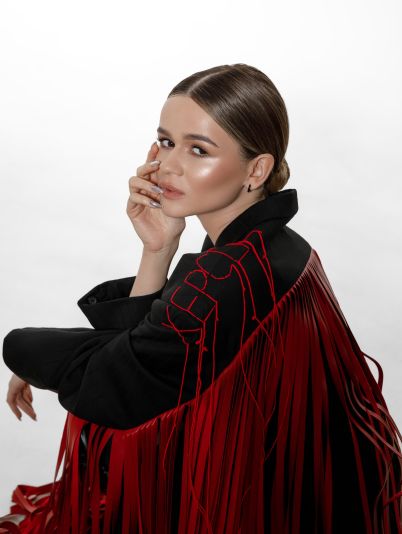 Співачка SOWA