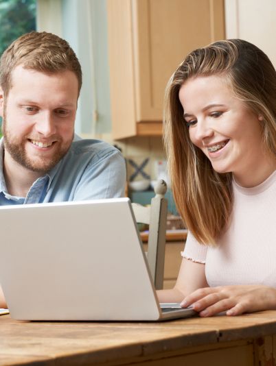 дорослими чоловіками