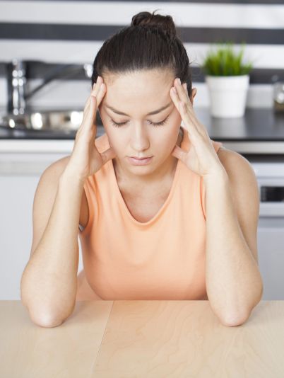 Чому після їжі болить голова