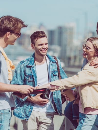 Если у мужа на первом месте друзья