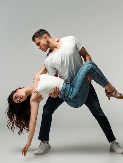 Как соблазнить мужчину танцем