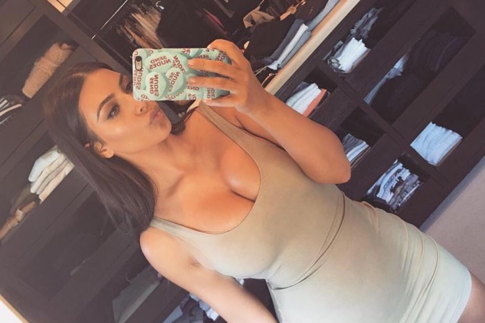 Ученые объяснили, почему лучше делать селфи справа, чем слева