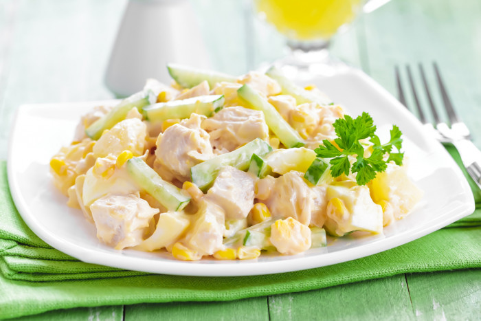 салат из куриного филе с огурцами