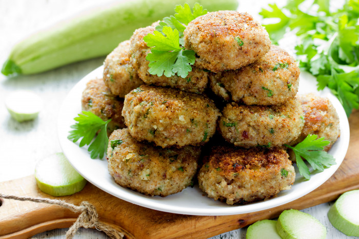 Свиные котлеты с кабачками