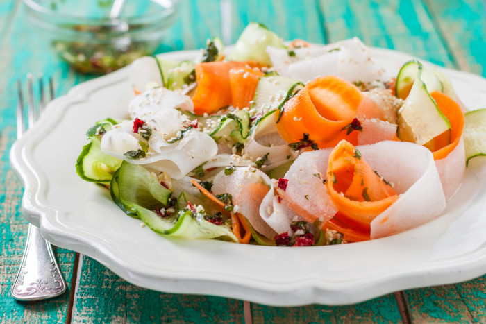 салат с дайконом и морковью