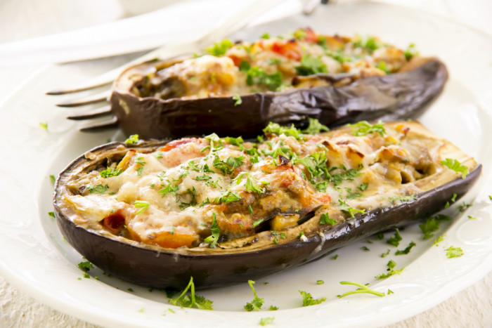 Баклажаны, запеченные с овощами