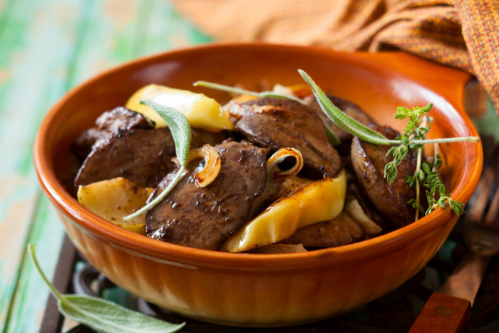 куриная печень с яблоками