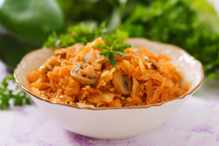 тушеная капуста с грибами