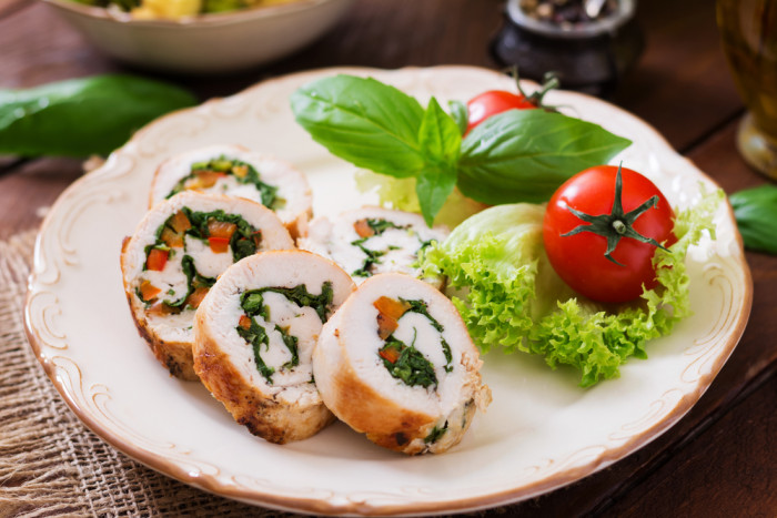 куриные рулеты со шпинатом и болгарским перцем