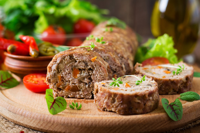 мясной рулет с грибами