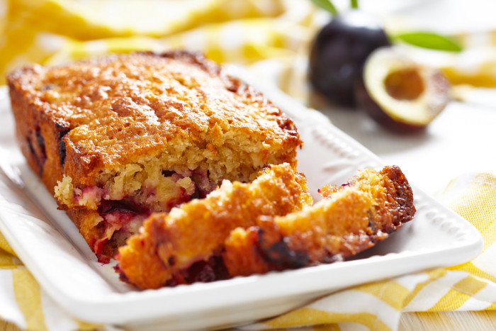 кекс со сливами