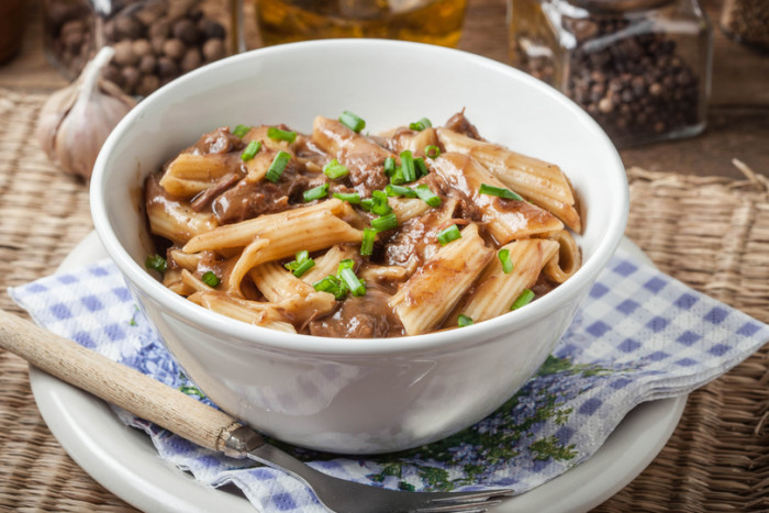 тушеная свинина с макаронами