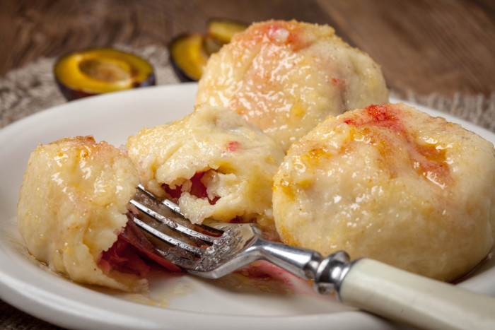 творожные клецки со сливами