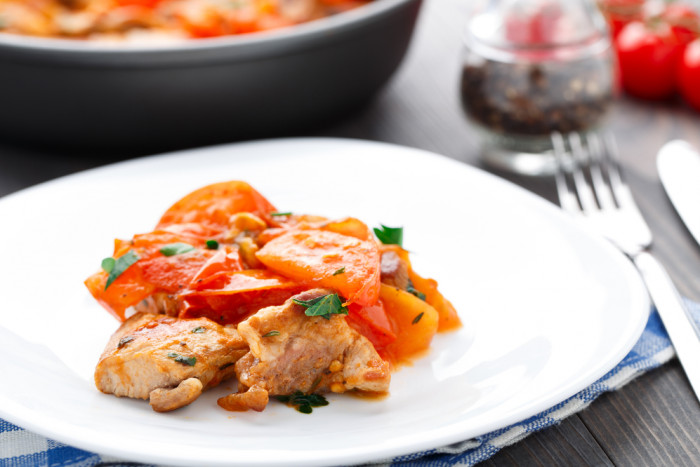 жареная свинина с помидорами